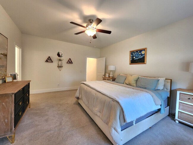 Building Photo - Home Available in Summerhouse on Everett Bay! Showings Coming Soon.