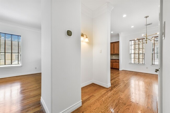 Building Photo - 1529 Rosewood St