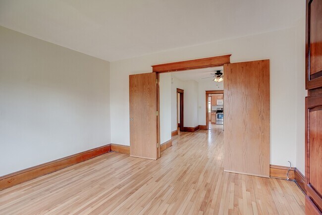 Building Photo - 1360 Dale St N