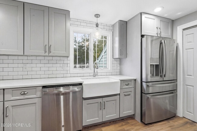 Building Photo - 416 Roosevelt Ave