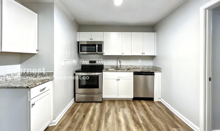 Building Photo - 2168 Rexford Dr