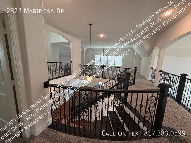Building Photo - 2823 Mariposa Dr