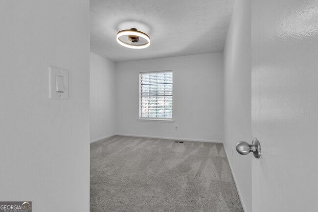 Building Photo - 2835 Mt Tabor Cir