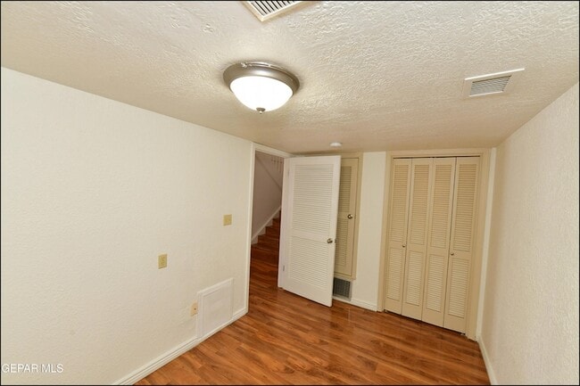 Building Photo - 5852 Mira Serena Dr