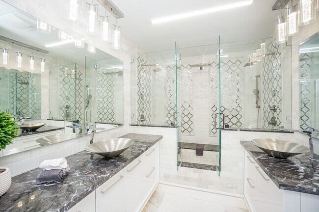 Building Photo - 5711 Sugar Hill Dr