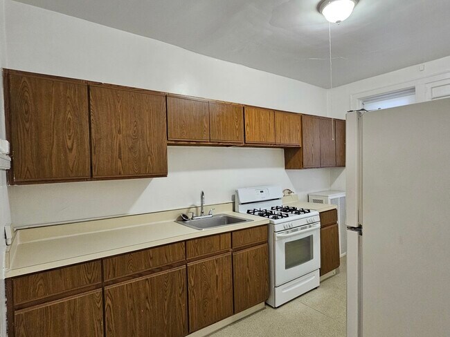 Building Photo - 2112 Sherman Ave