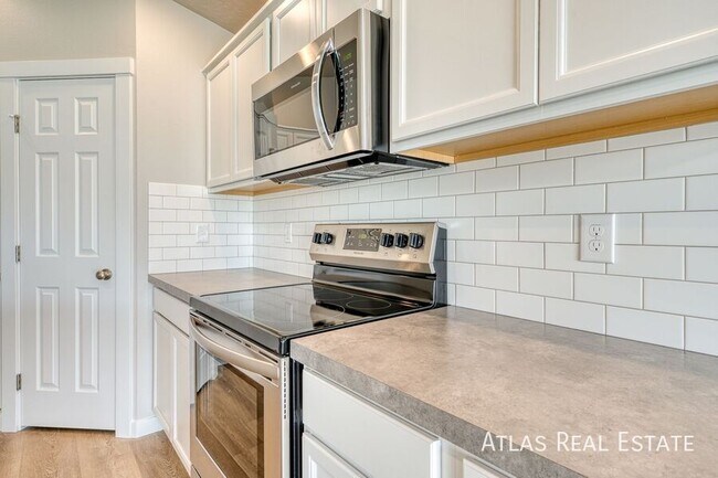 Building Photo - 1758 E Eddington St