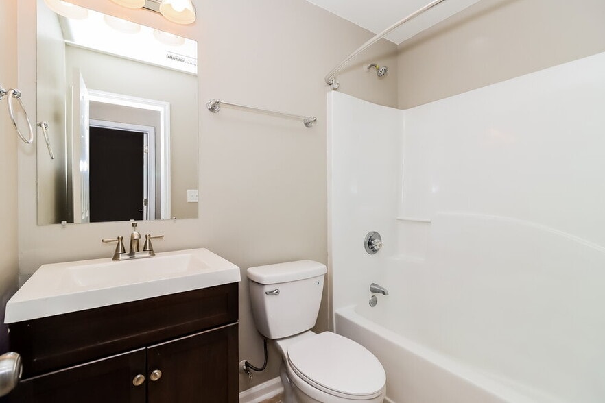 Building Photo - 660 Rebecca Jane Dr