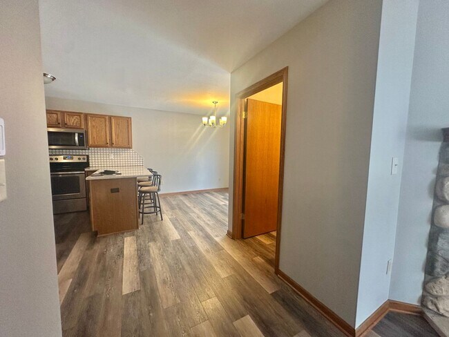 Building Photo - Charming Pewaukee Townhome with Modern Touches and Ample Space