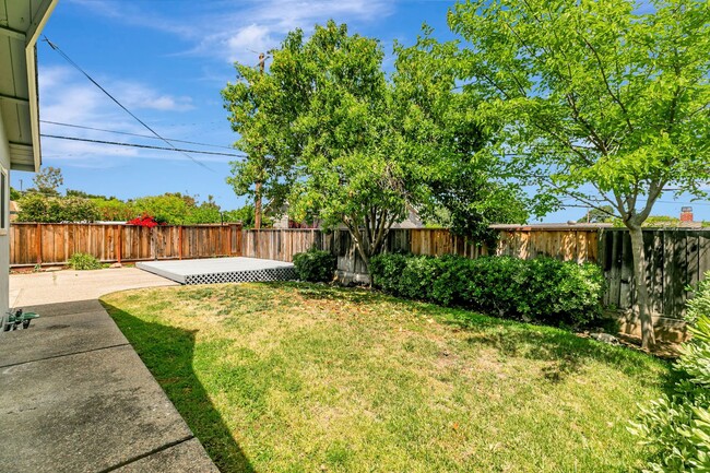 Building Photo - Cambrian Park Home Near Top Schools & Park...