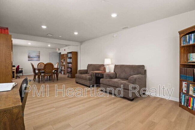 Building Photo - 260 Spanish Moss Cir