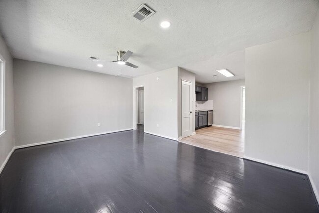 Building Photo - 5206 Willow Glen Dr