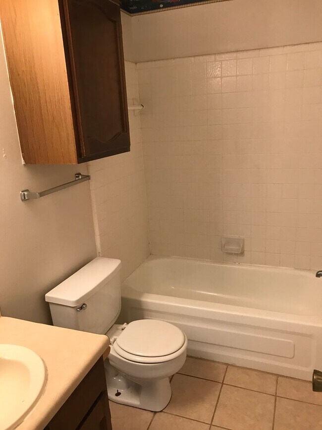 Building Photo - 700 Vassar Ct