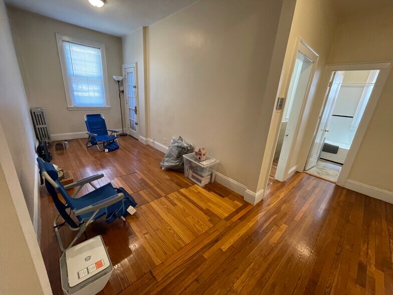 Building Photo - 52 Strathmore Rd
