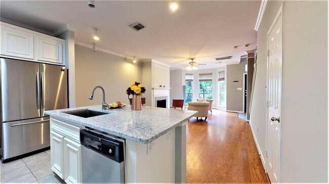 Building Photo - 2104 Gillette St