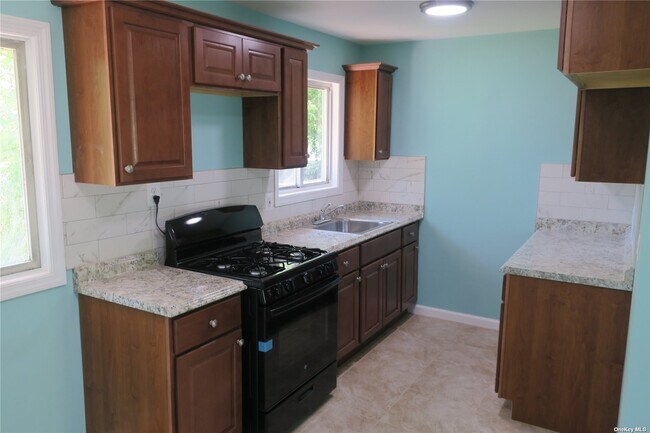 Building Photo - 1703 Manatuck Blvd