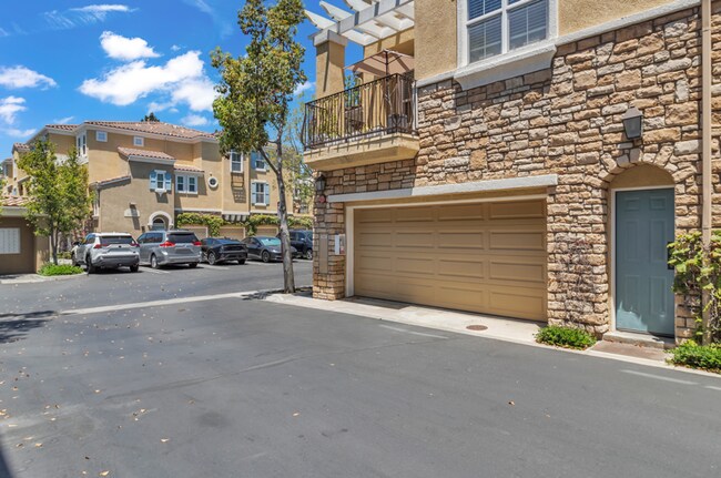 Building Photo - 204 Terra Bella