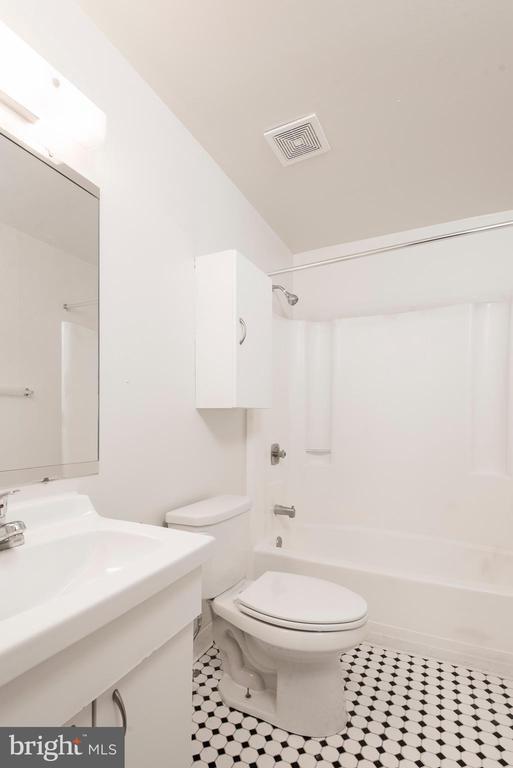 Building Photo - 2031 South St