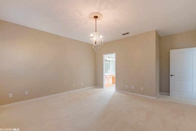 Building Photo - 117 Club Dr
