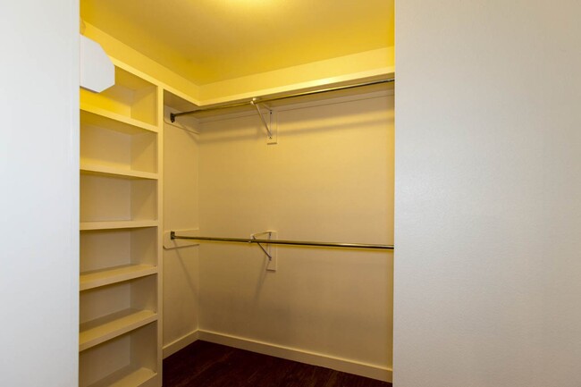 Building Photo - COMING SOON! 3 Bed 2 Bath Duplex in West T...