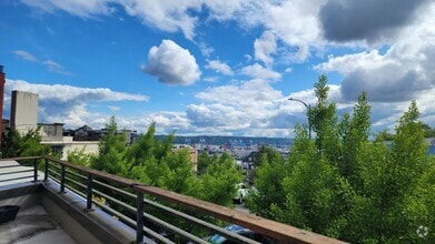 Building Photo - Corner Townhouse in Downtown Tacoma with A...