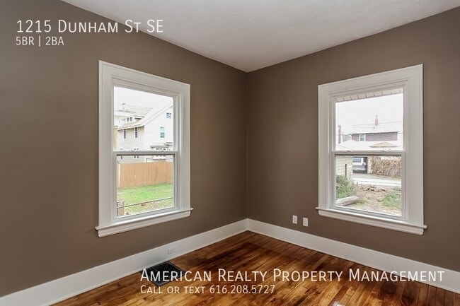 Building Photo - 1215 Dunham St SE