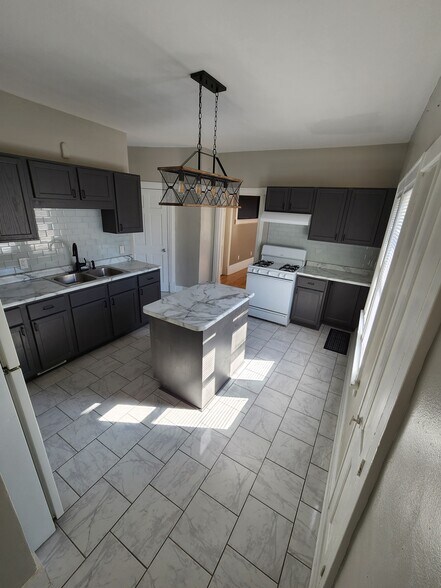 Building Photo - 1513 S 63rd St