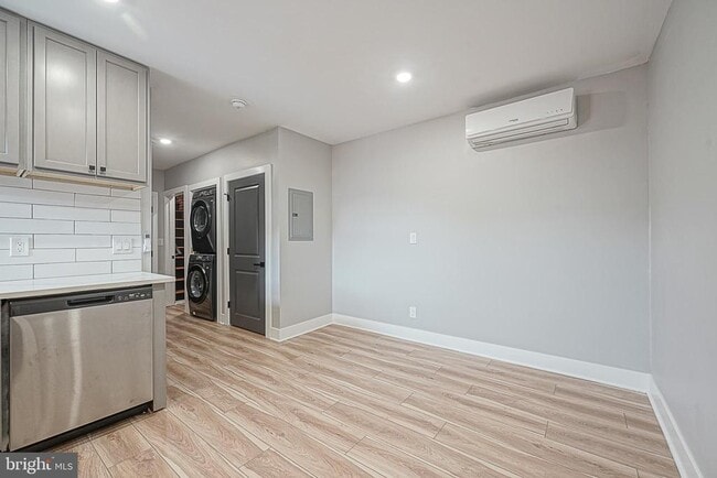 Building Photo - 323 S 51st St