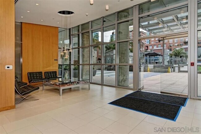 Building Photo - 800 The Mark Ln
