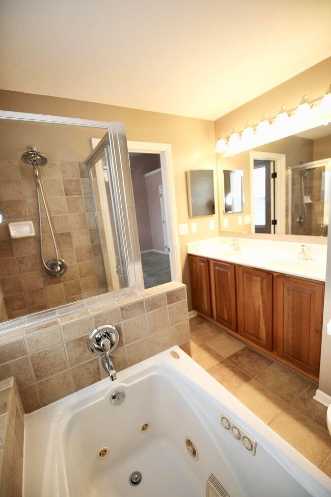 Building Photo - 7543 Ashley Meadow Dr