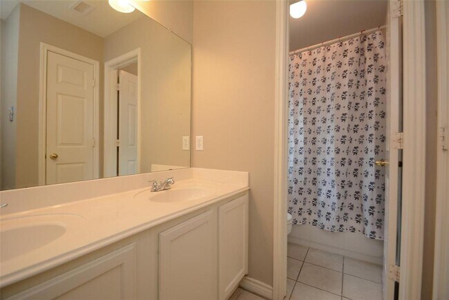 Building Photo - 5327 Willow Knoll Ct