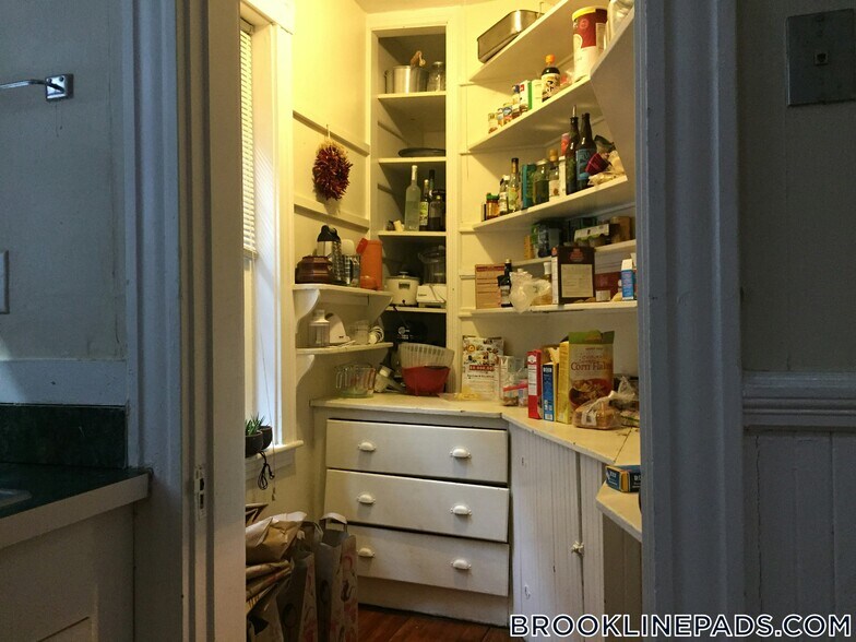 Building Photo - 1247 Beacon St