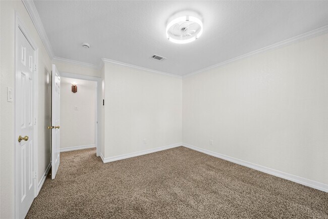 Building Photo - 1573 W Sam Houston Pkwy S