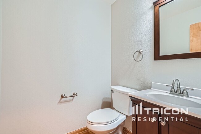 Building Photo - 5140 S Meadow Lark Dr