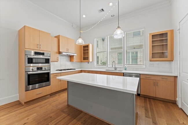 Building Photo - 4053 Leeland St