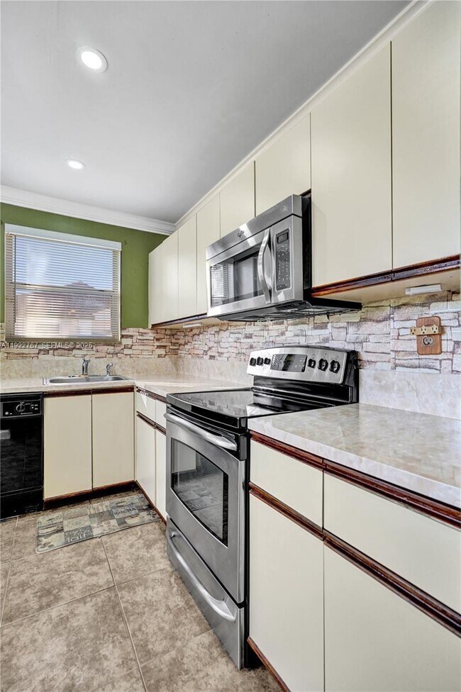 Building Photo - 11201 SW 13th St