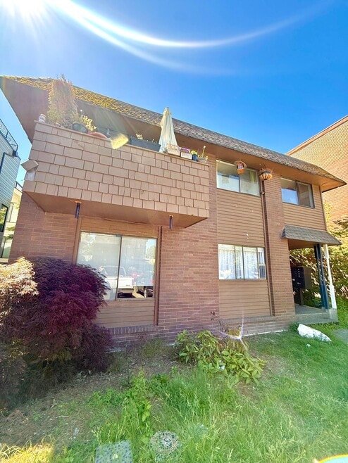 Building Photo - 2611 44th Ave SW