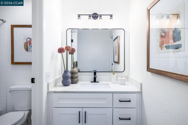 Building Photo - 1033 Mohr Ln