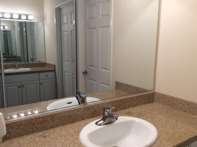 Building Photo - 21520 Burbank Blvd