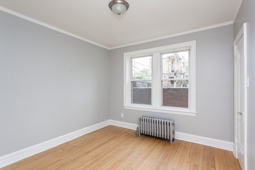 Building Photo - 6149 N Talman Ave