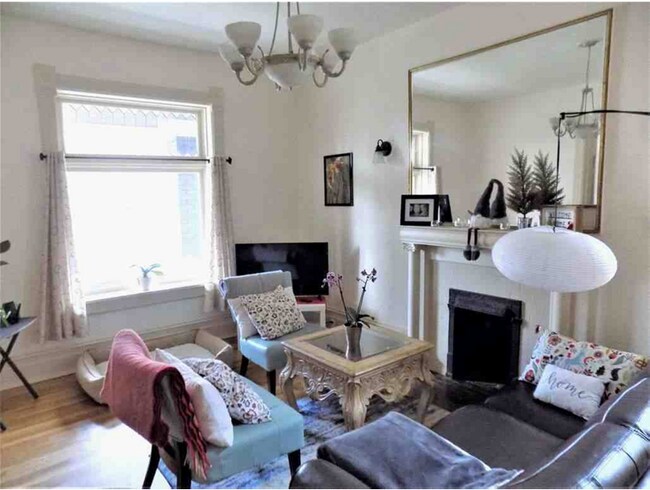 Building Photo - 214 N Canyon Rd