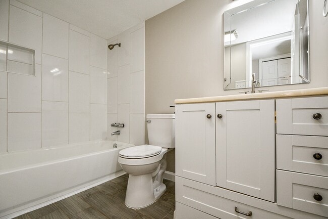 Building Photo - 14646 Dartwood Dr