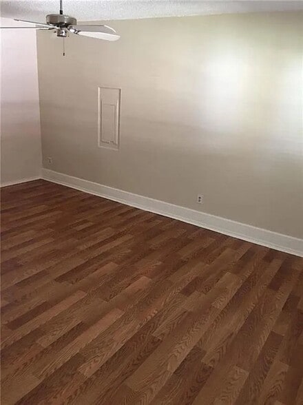 Building Photo - 2422 High Hollow Dr