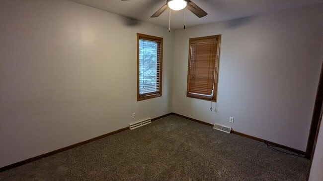 Building Photo - Well maintained 50s home with gorgeous kitchen