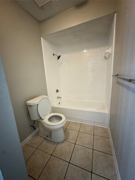 Building Photo - 1925 Bosque Dr