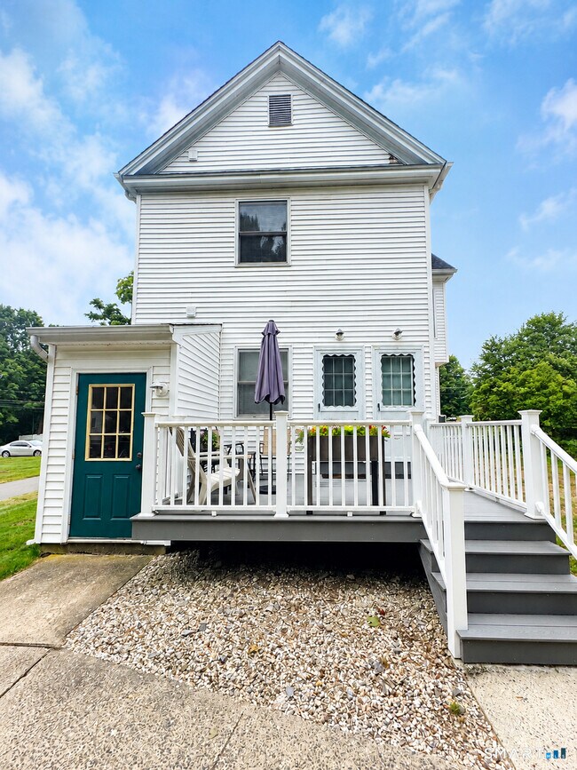 Building Photo - 40 Grove St
