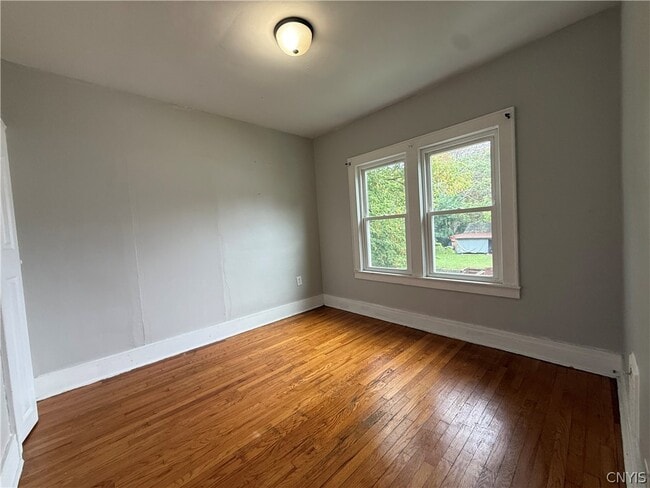 Building Photo - 526 Boyden St