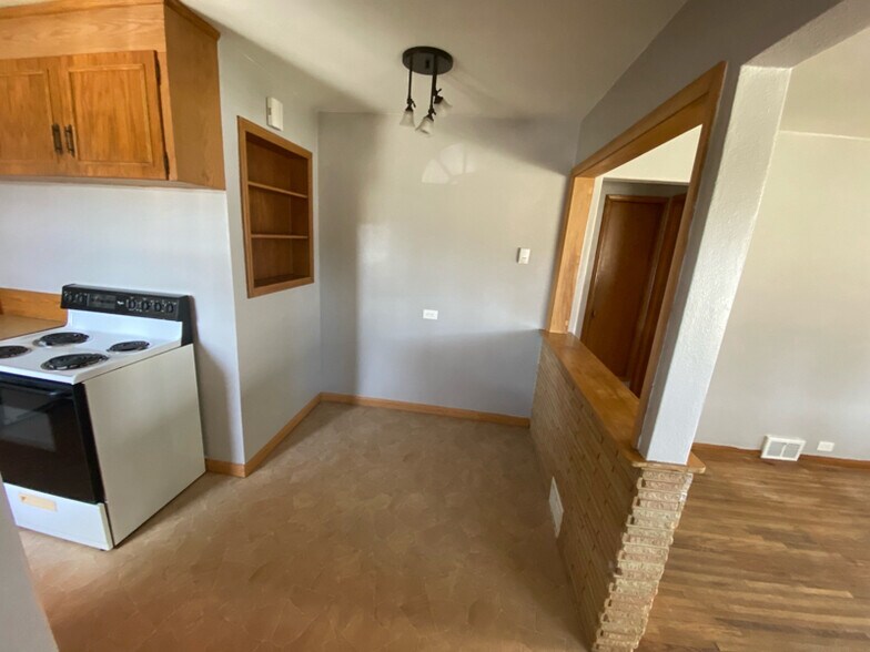Building Photo - 1319 Hillcrest Ct