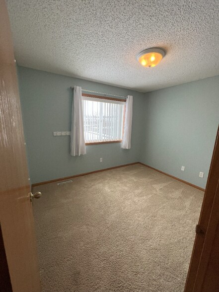Building Photo - 54 Meadowlark Dr