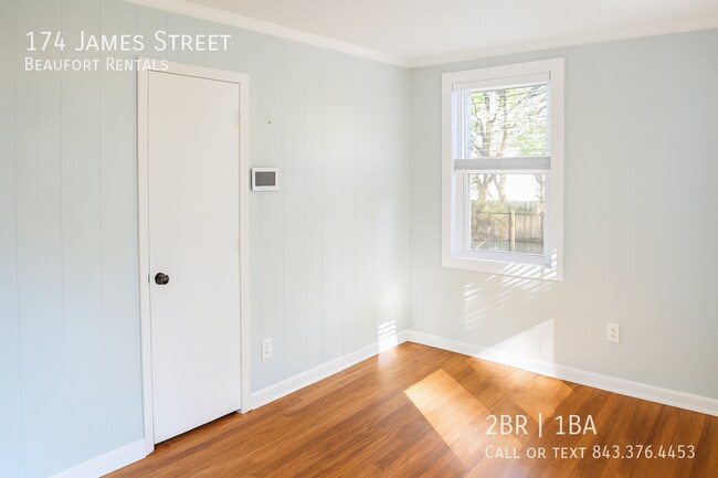 Building Photo - 174 James St